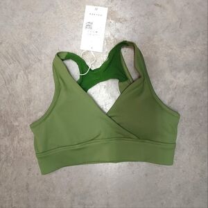 Halara High Support V-neck crossover sports bra Olive Green size Small